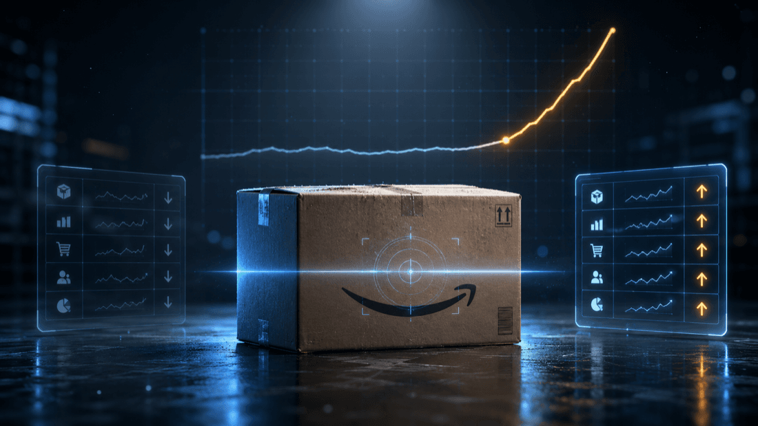 Caja de Amazon entre dos paneles de métricas, uno con las flechas hacia abajo y otro hacia arriba, y una curva de ventas que vuelve a subir